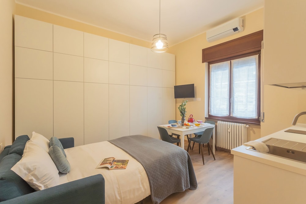 Simar Apartments nearby Como S.G. Train Station by Rent all Como