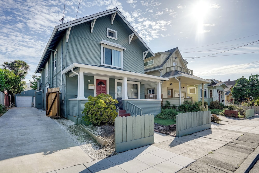 Oakland Group Retreat: Historic Home Near Downtown