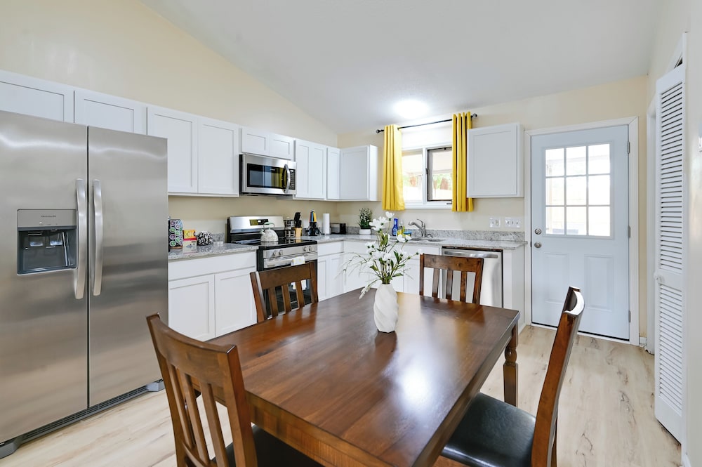 Greenville Getaway: Close to Campus + Stadium!