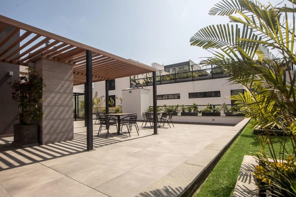 w Spacious and Classy 2BR in Miraflores