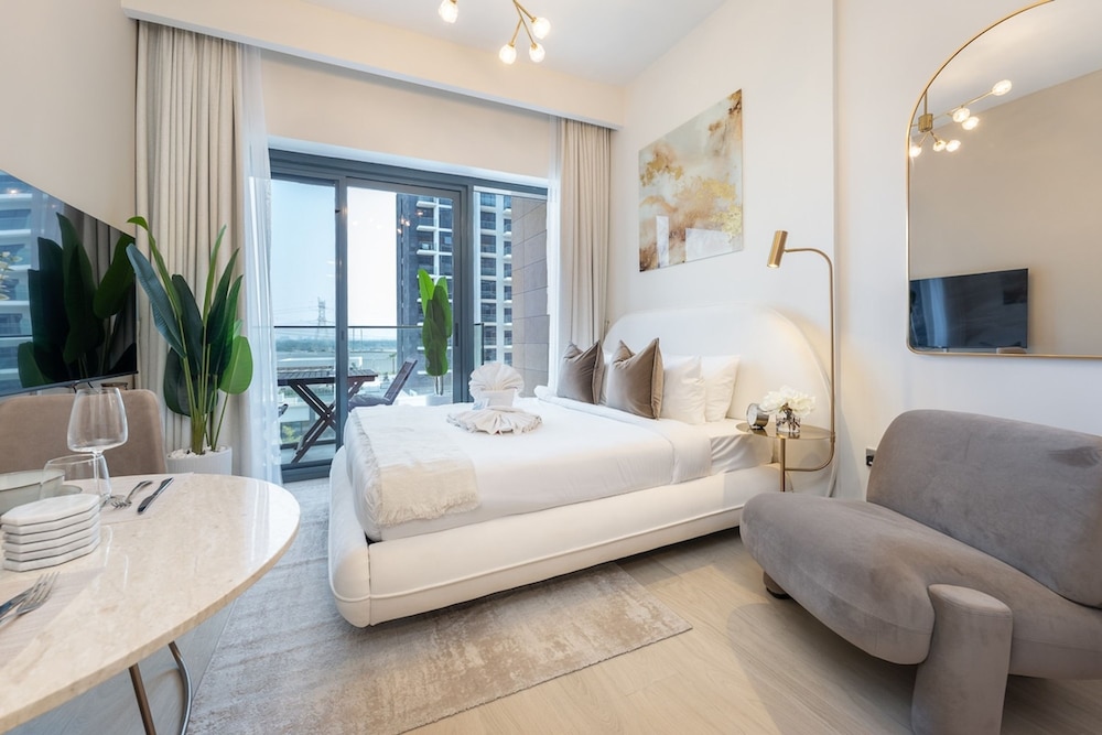 Serene Studio Apartment at Azizi Riviera Near to Burj Khalifa