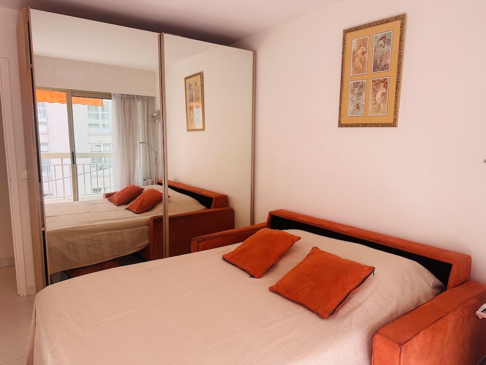 One Bedroom Apartment in the Center of Cannes Next to the Carlton a few Meters From the Croisette - 367