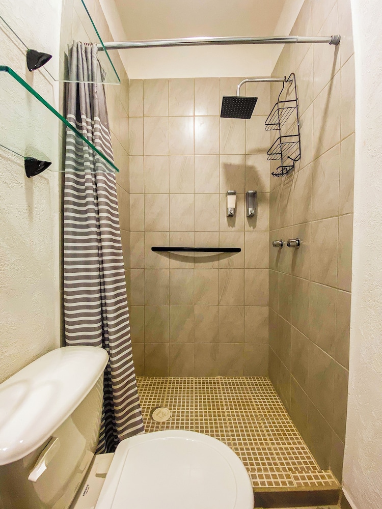 Acapulco Penthouse with 2 Bedrooms Pool