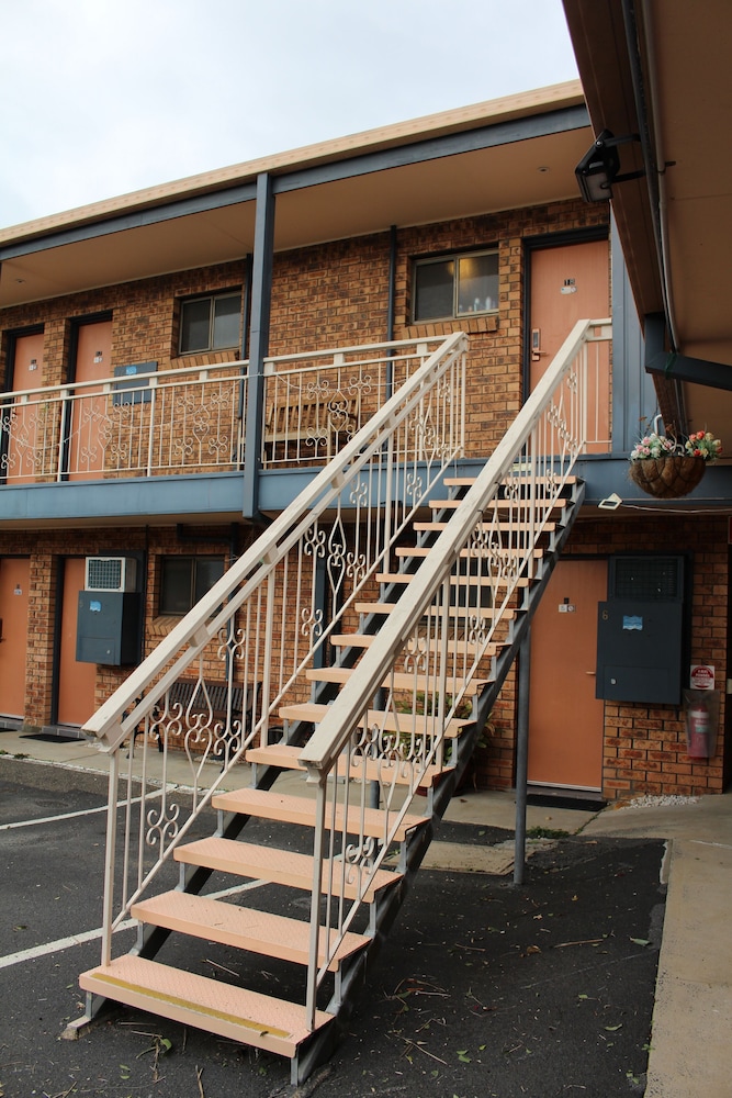 Bridge View Motel