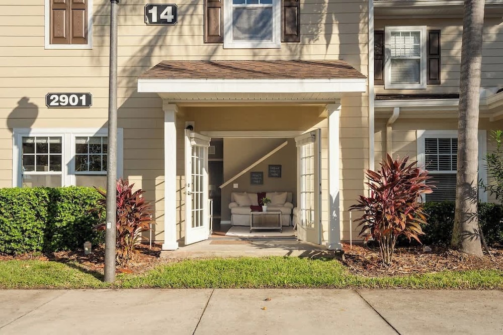 Welcoming 4 BR Sleeps 10 Guests