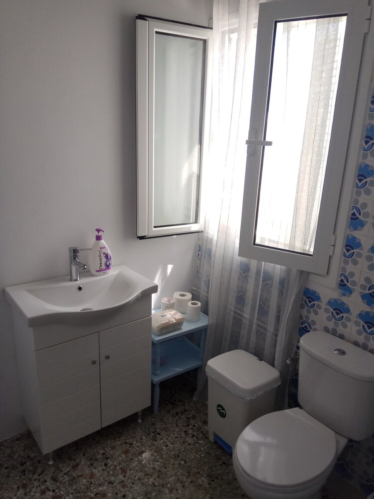 Grandma Vasiliki Rooms To Let