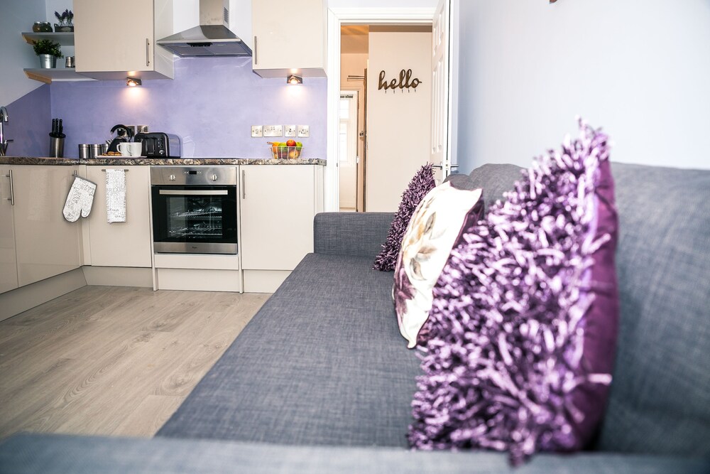 Flat 2, Falcondale House 5 South Cliff