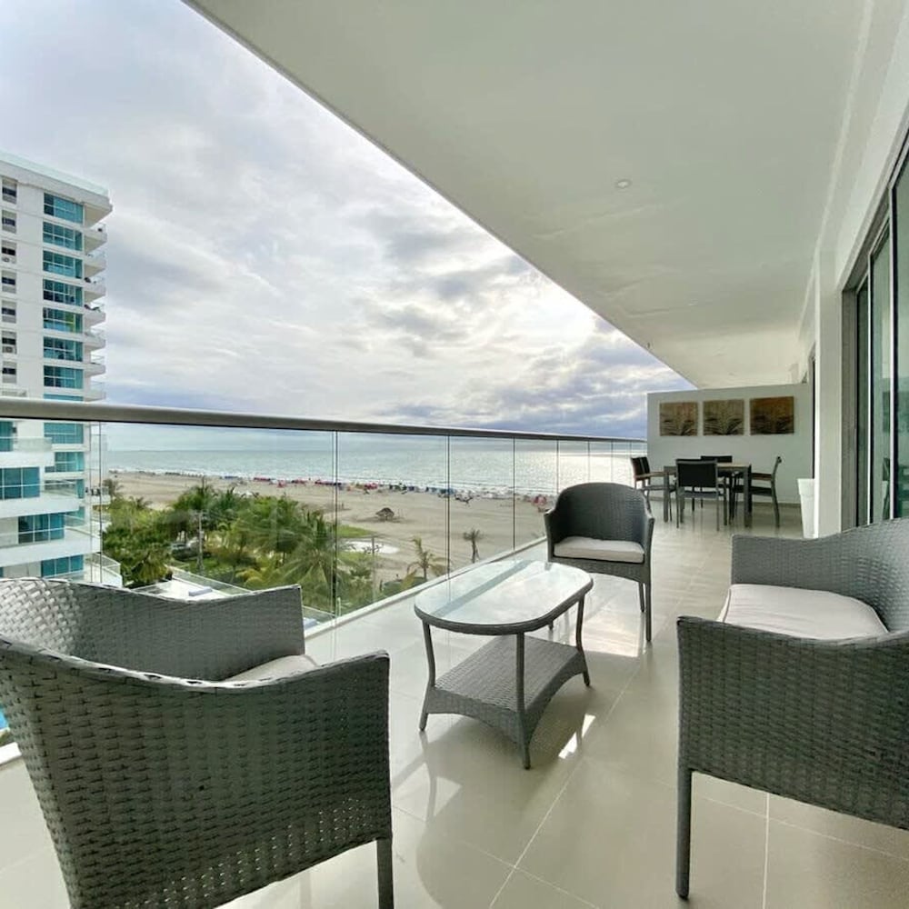 w Stunning 2BR w Pool n AC in Sunny Cartagena