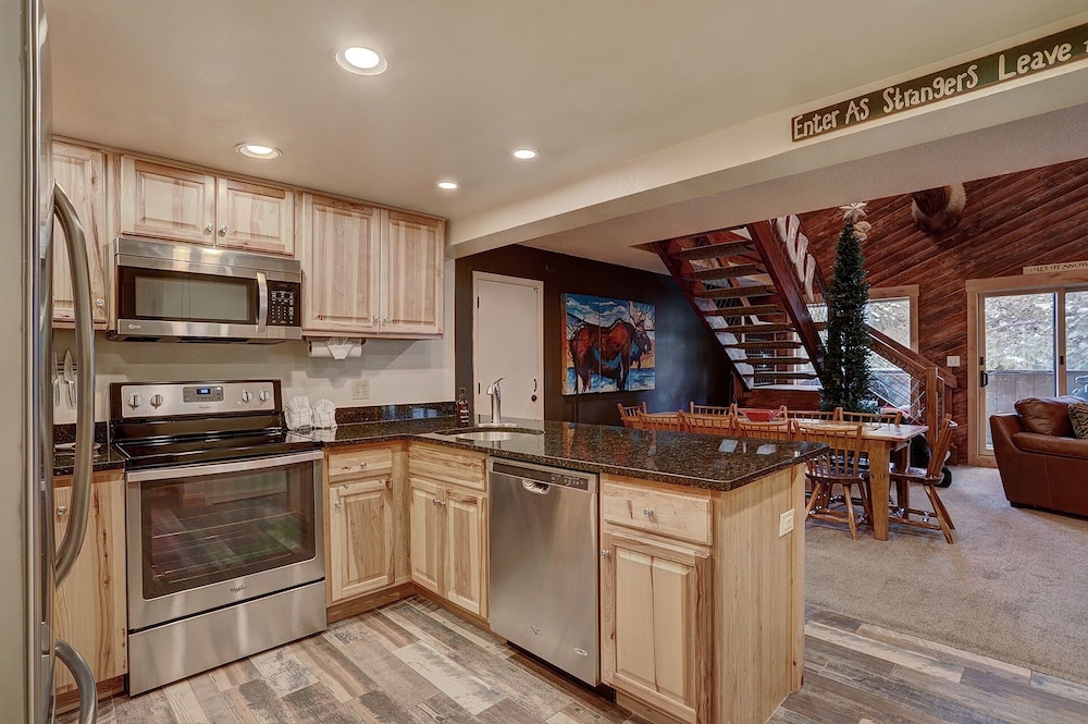 Beaver Creek Vacations - Cm416m 8br Copper Mtn Inn Pet Friendly 8 Bedroom Condo by RedAwning - Property Image 1