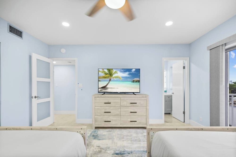 Las Olas & Beachside getaway with pool
