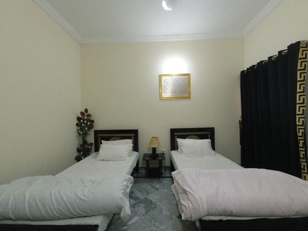Room-cozy Guest Room in Rawalpindi - Per