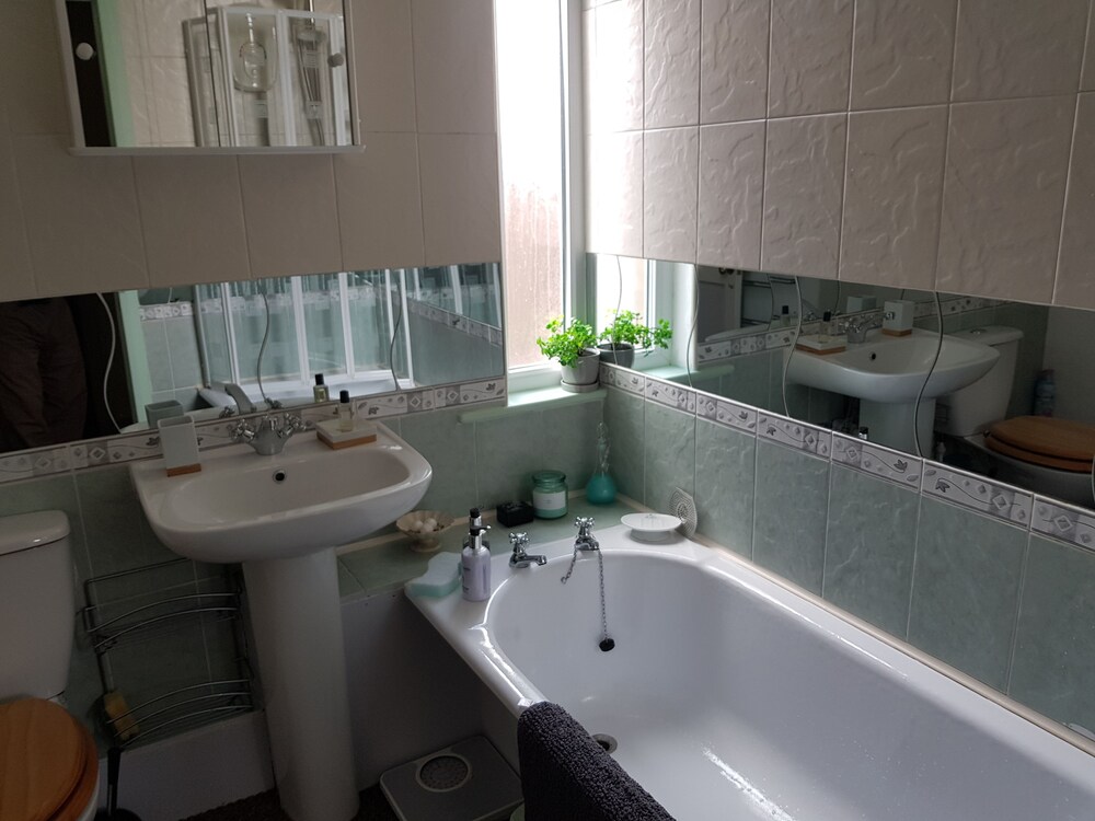 Lingdale 4 Bedroom House & Trundlebed Option view 5