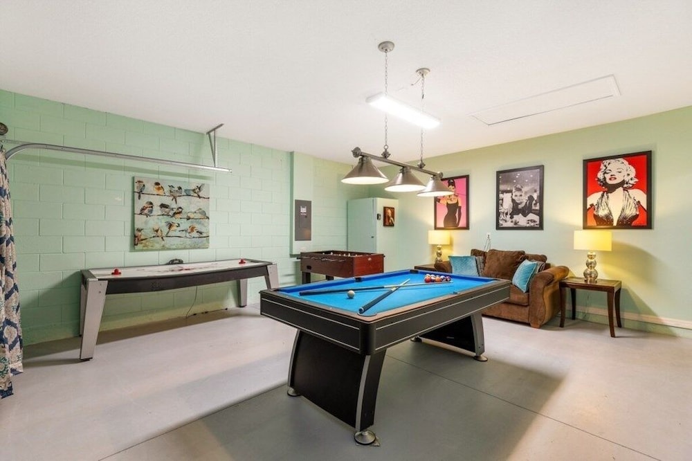 Luxury 4br Retreat W/ Pool, Game Room Near Disney 4 Bedroom Villa