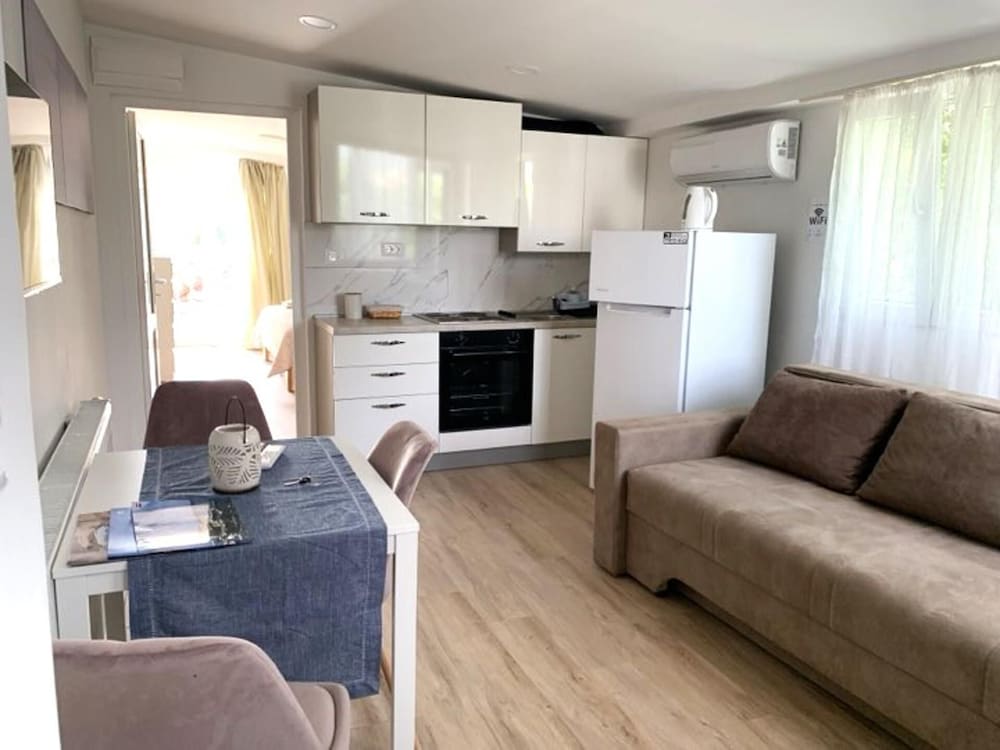 Lovely 1 Bedroom Apartment