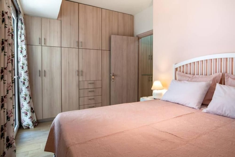 Contessa Elli Residences