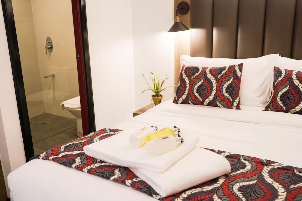 UNWND Boutique Hotel Makati view 4
