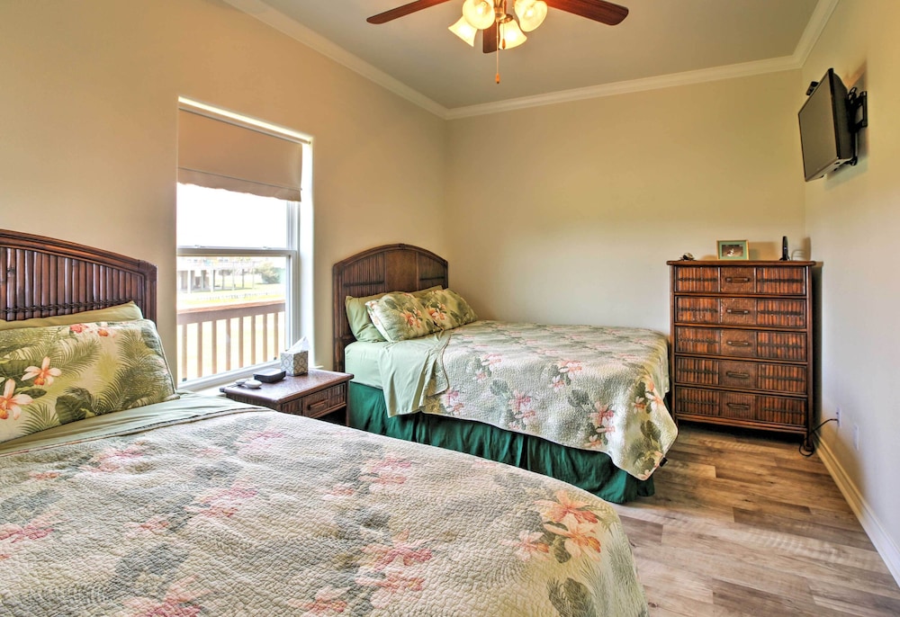 Port Bolivar Getaway w/ Ocean View: Walk to Beach! view 2