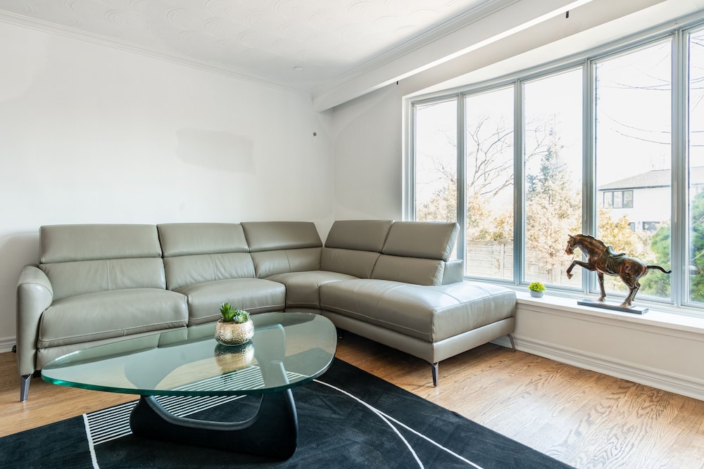 Family & Corporate home in Mississauga