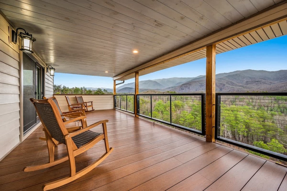 Sleeps18 Views 2 Hottubs Family Reunion Retreat
