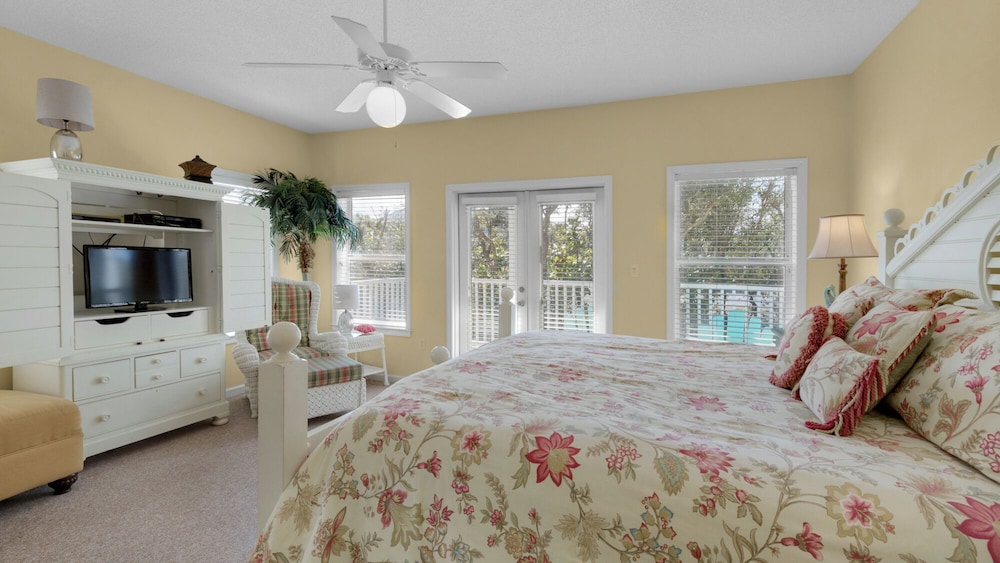 4-bedroom Cottage in Seacrest Beach ~ Gulf Views ~ Community Pool view 4