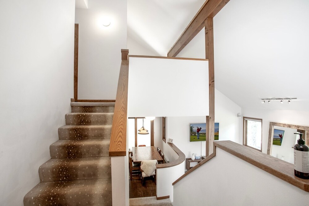 3a Grouse Glen 2 Bedroom Home by RedAwning view 4