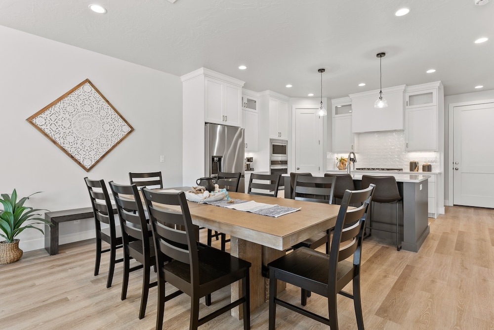 Red Desert Oasis 5 Bedroom Home