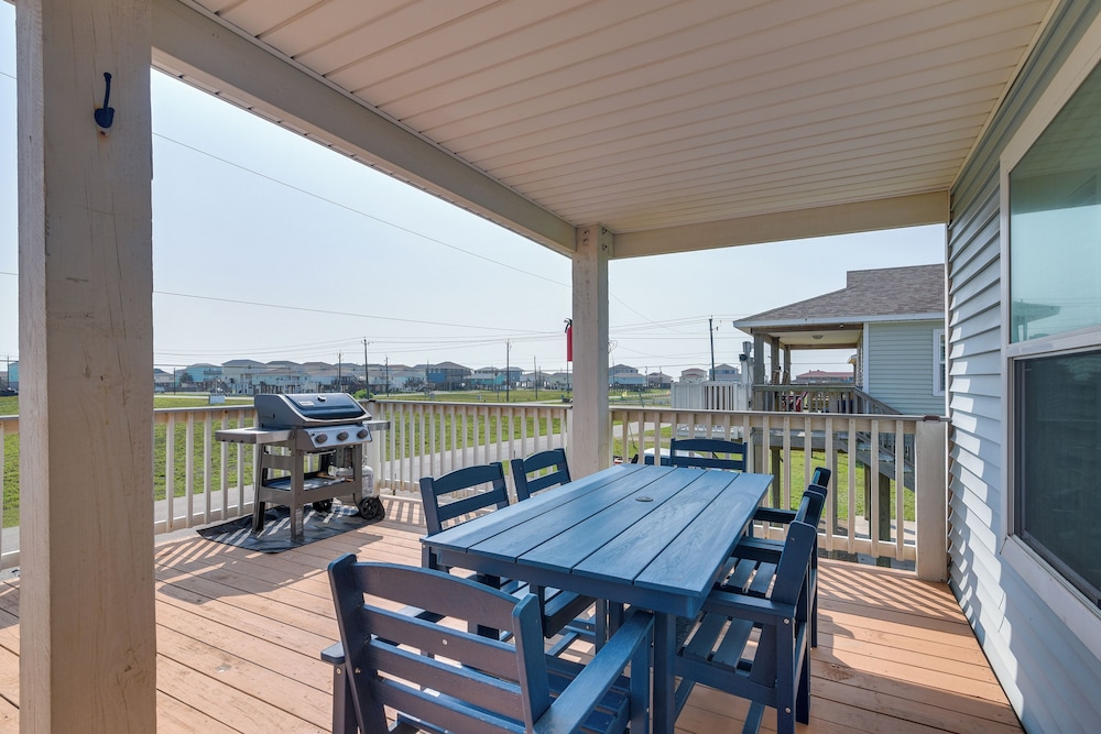 Walk to Shore: Surfside Beach Home w/ Bay Views
