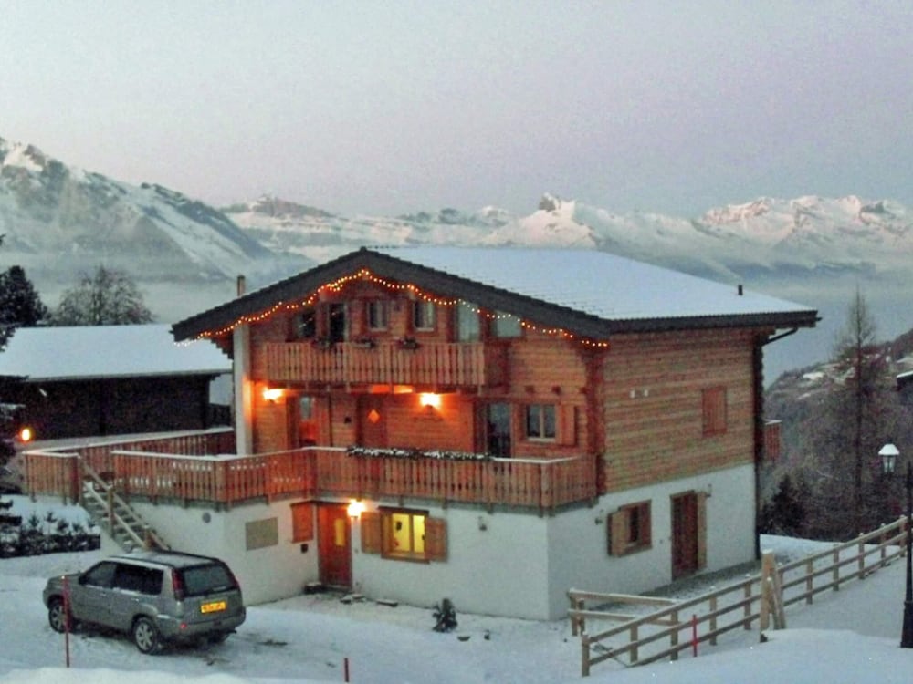 Luxury Chalet with Hot Tub in La Tzoumaz