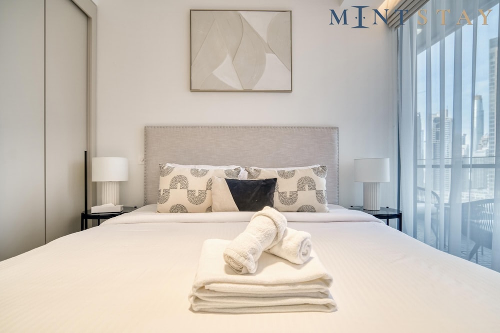 Exclusive 2BR Apt With Superb Balcony Marina Views