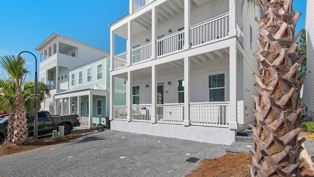 Spacious 4BR With 2 Master Suites, Golf Cart, .3 Miles to Beach - Sleeps 15