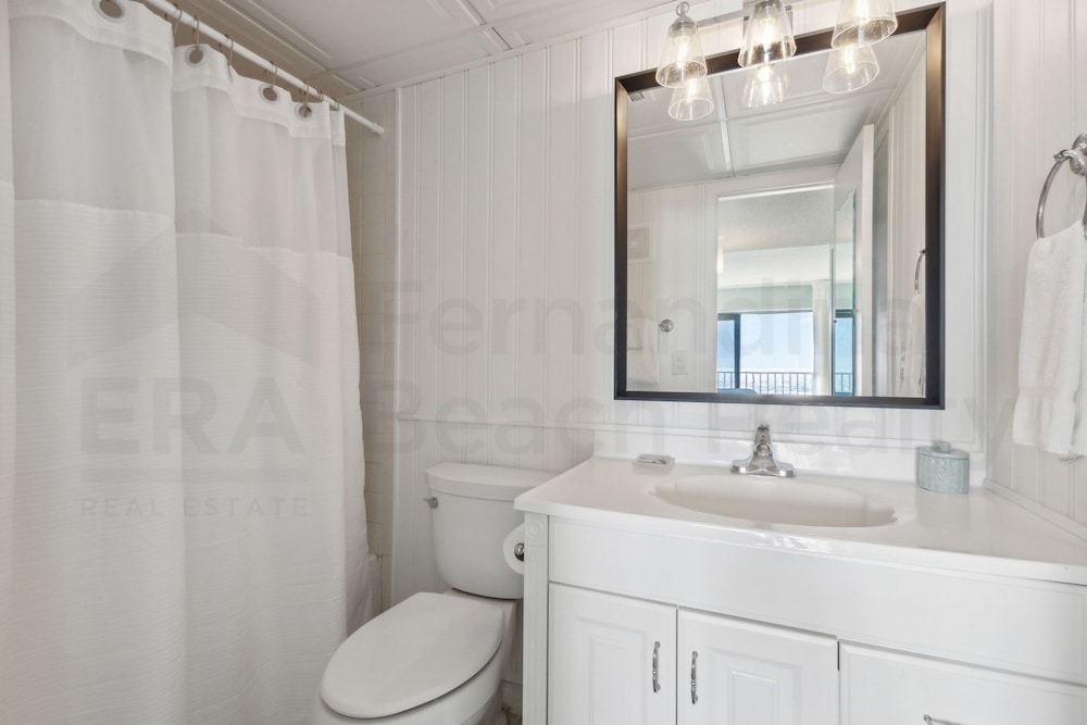 Ocean View Condo, Easy Acces to the Pool and Private Walkway to the Beach by RedAwning