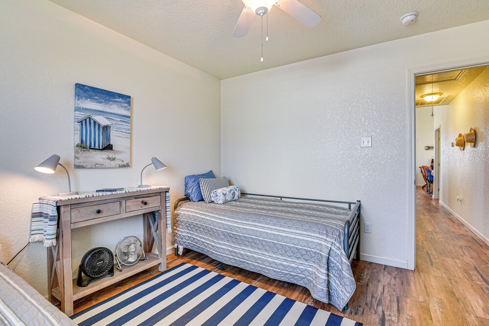 Walk to Gulf: Surfside Beach Home w/ Deck
