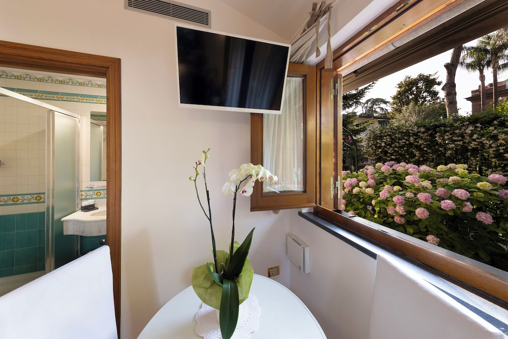 Villa In Sorrento Center | Gardens & Outdoor Space