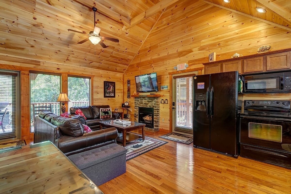 Making Memories - 1 Bedrooms, 1 Baths, Sleeps 4 Home by RedAwning