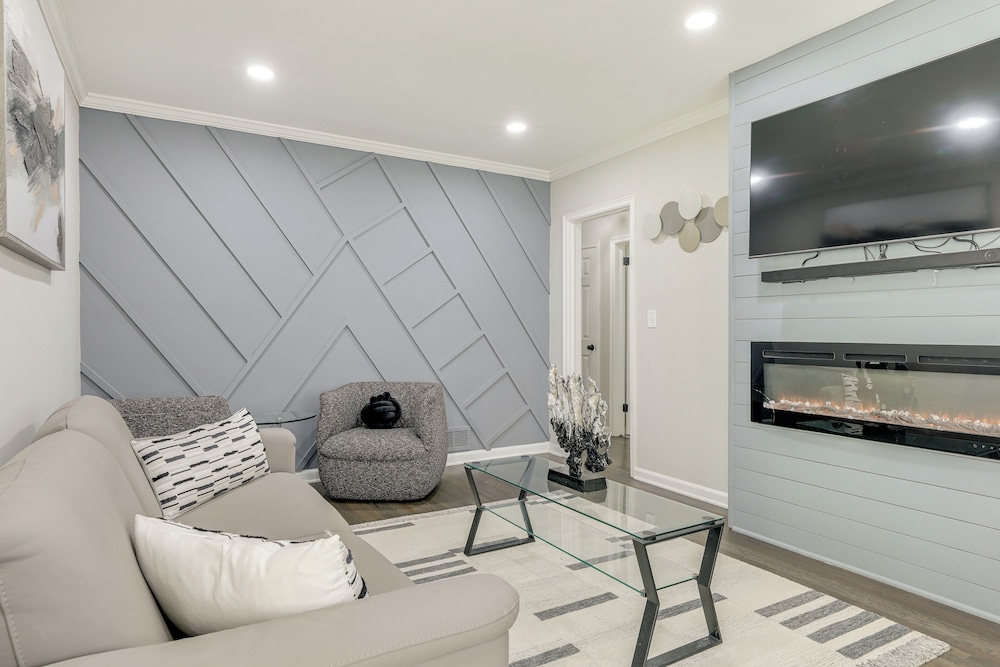 Updated Piedmont Heights Apt - 5 Mi to Dtwn Atl!