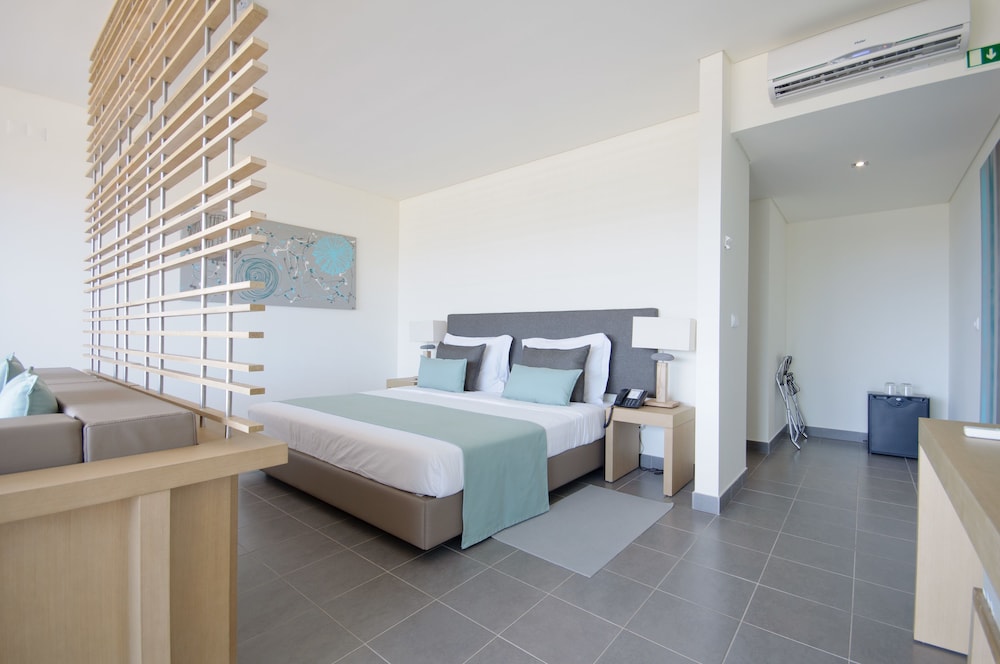 Hotel Oasis Salinas Sea