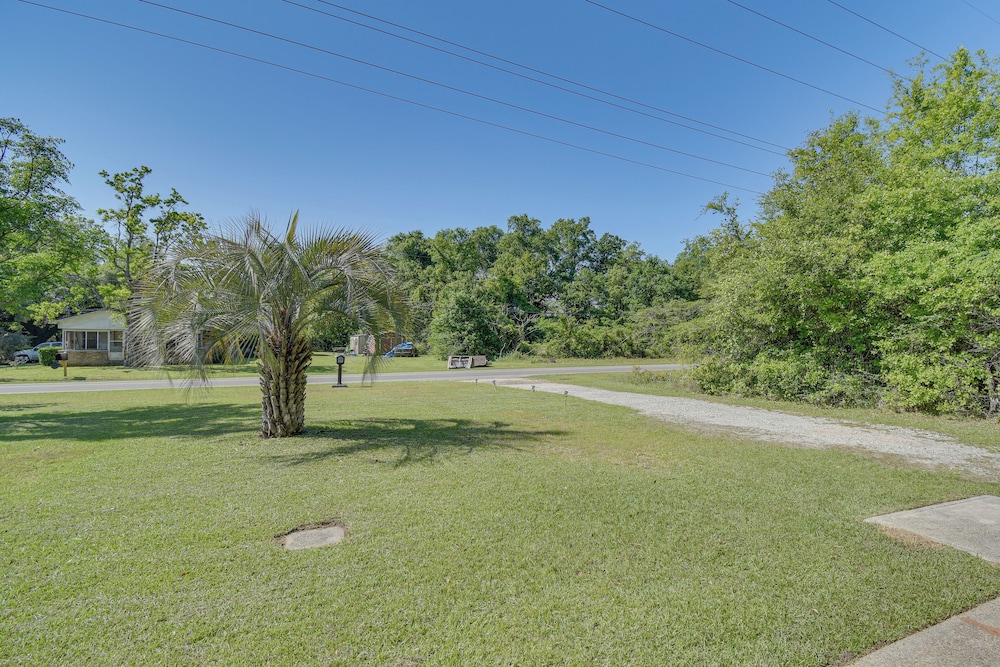 11 Mi to Beaches: Peaceful Foley Home w/ Yard