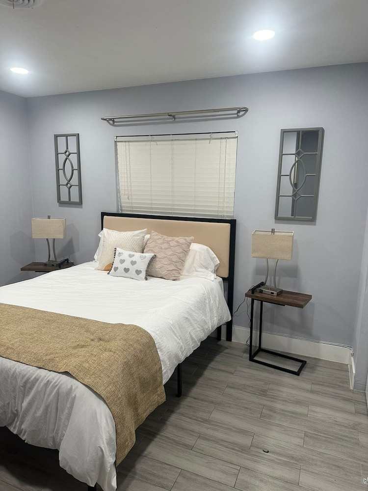 Relaxing 4BR 2BA Home With Wifi and Private Pool in Fabulous Fort Lauderdale