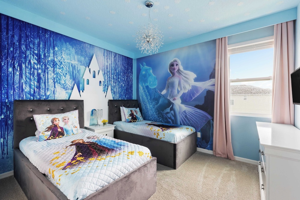 Sleeps 25! In Solara Resort, Near the Theme Parks Coconut Breeze by Avantstay