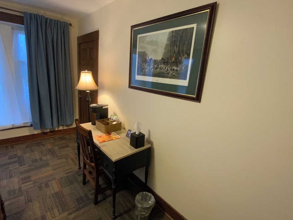 Charleston House Bed & Breakfast Inn