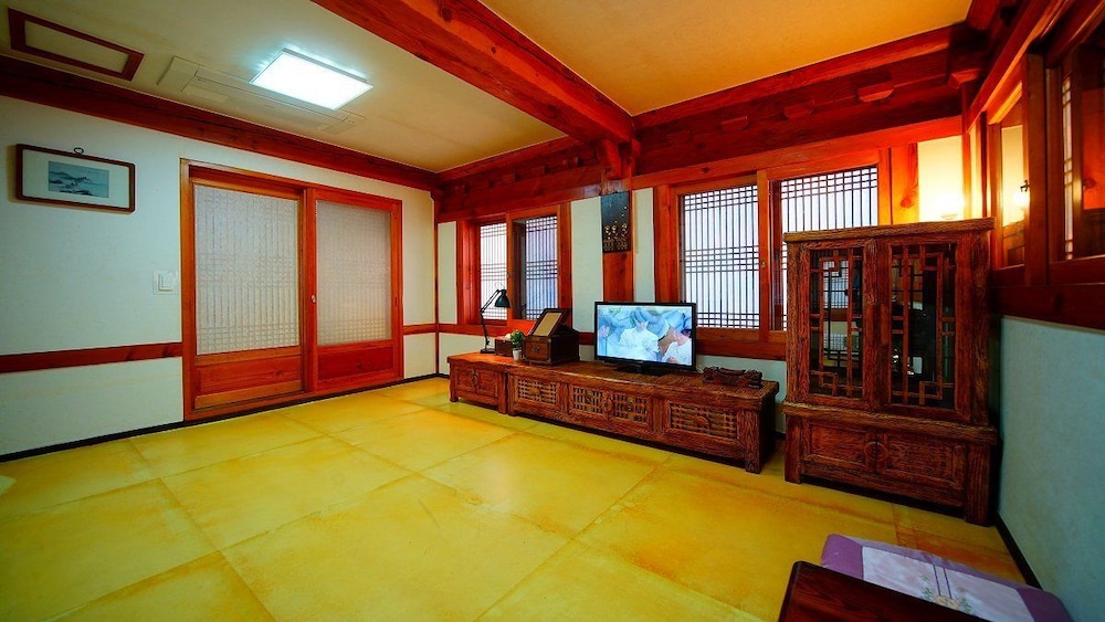Jeonju Gwigeoraesa Hanok Stay view 4