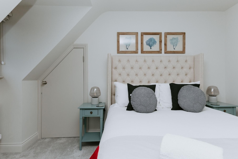 The Dragonfly - Central 2 Bedroom House view 2