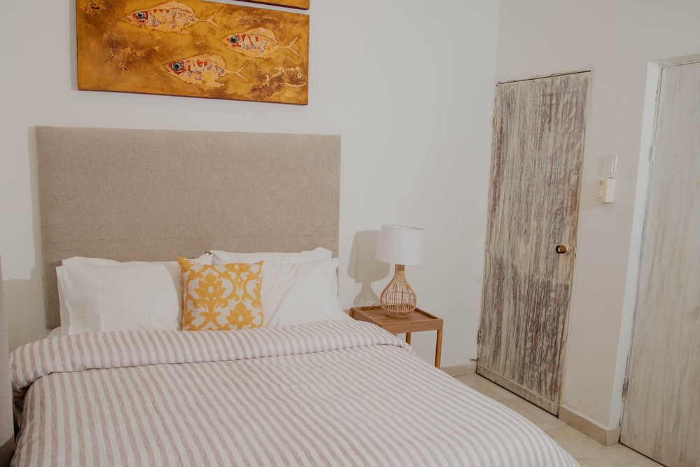 2BR APARTMENT IN THE WALLED CITY