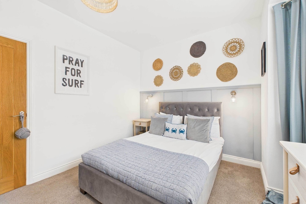 Host Stay Surf Jewel