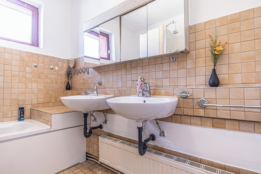 Cozy House Terrace &Garden Sleeps 34