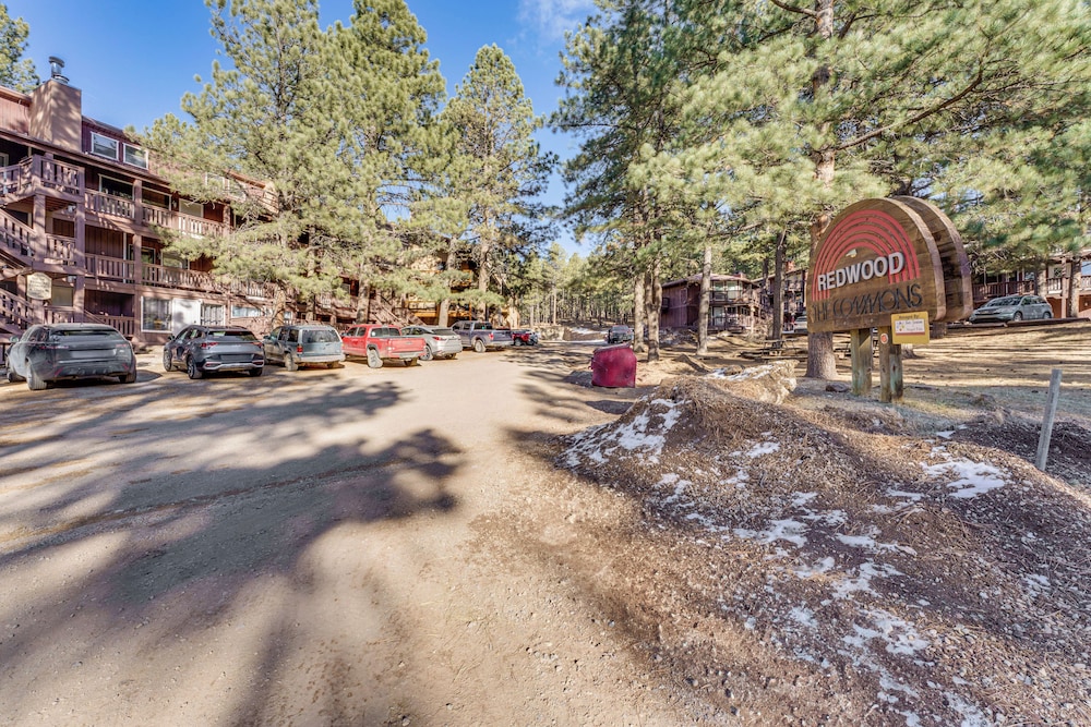Walk to Angel Fire Resort: Condo w/ Furnished Deck