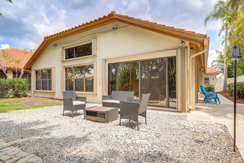 8 Mi to Stuart Beach: Home w/ Pool Access!