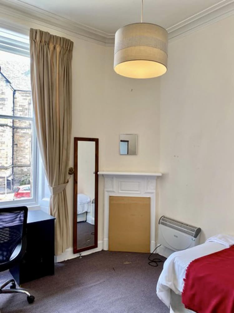 Large 5 Bedroom Flat in Marchmont, Edinburgh view 5