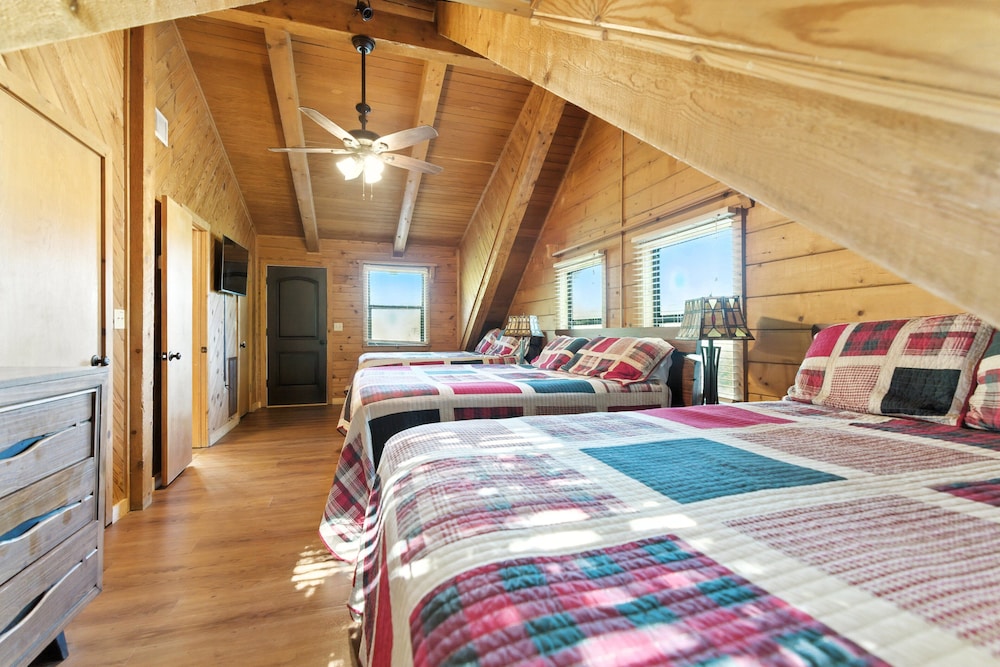 Frio Rivers Edge In The Heart Of Hill Country 3 Bedroom Cabin