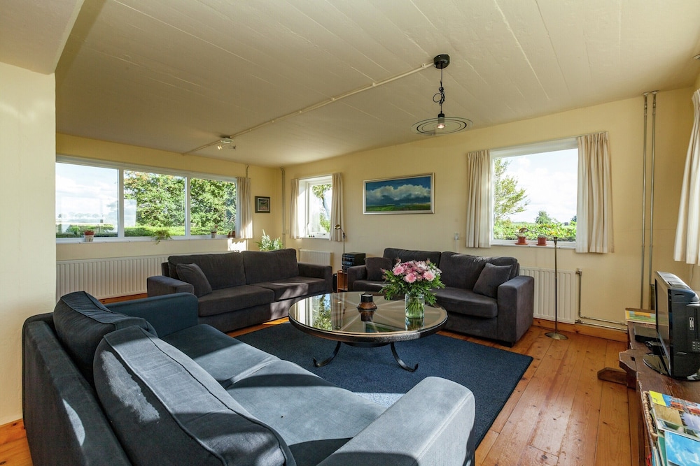 Peaceful Vacation Home With Wide View view 5